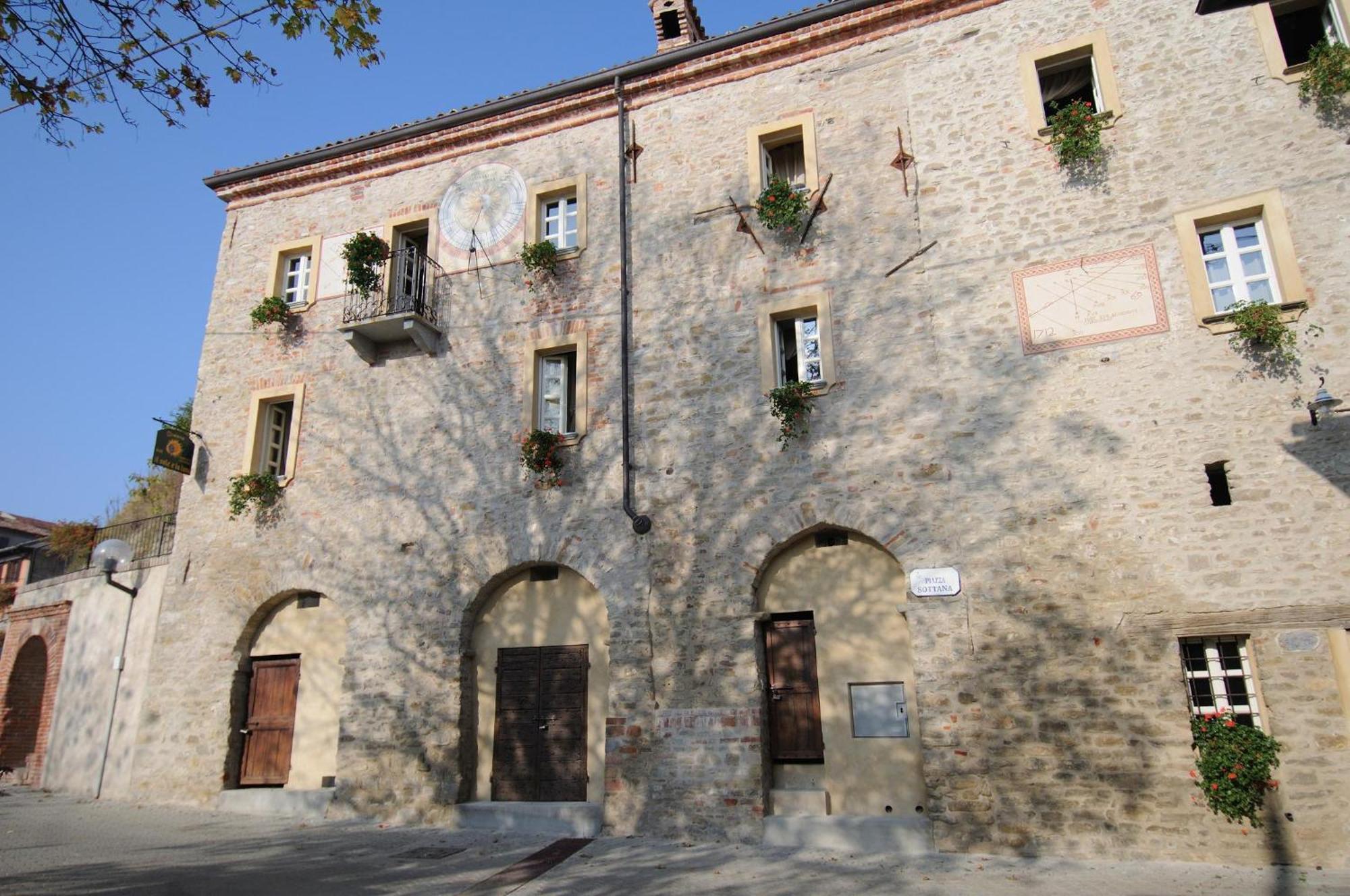 Dimora Storico Romantica Il Sole E La Luna Cerretto Langhe エクステリア 写真
